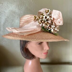 DELIGHTFUL 1960s' IVORY/PEACH STRAW FEDORA + FABRIC FLOWERS & TAFFETA BANDS